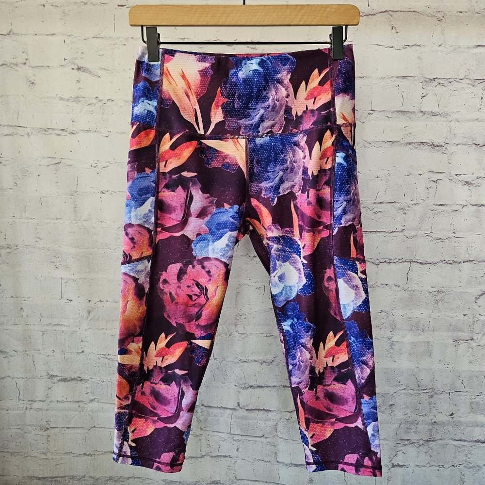 Senita Athletics Digital Rose Floral Print Capri Leggings Medium
